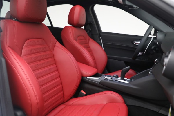 New 2022 Alfa Romeo Giulia Sprint for sale Sold at Rolls-Royce Motor Cars Greenwich in Greenwich CT 06830 19