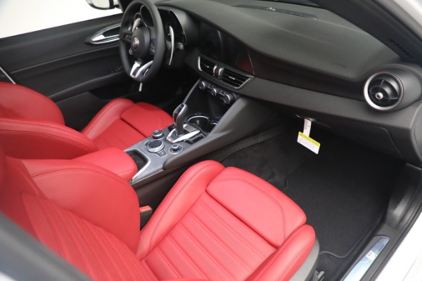 New 2022 Alfa Romeo Giulia Sprint for sale Sold at Rolls-Royce Motor Cars Greenwich in Greenwich CT 06830 20