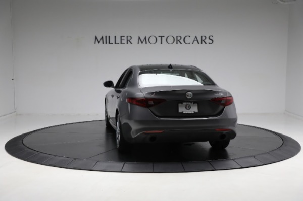 Used 2023 Alfa Romeo Giulia Sprint for sale $41,900 at Rolls-Royce Motor Cars Greenwich in Greenwich CT 06830 12