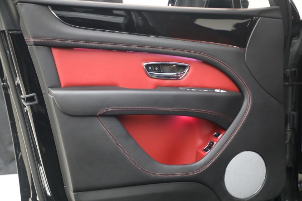 Used 2022 Bentley Bentayga V8 for sale $137,900 at Rolls-Royce Motor Cars Greenwich in Greenwich CT 06830 18