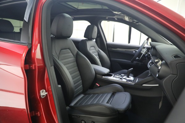 New 2023 Alfa Romeo Stelvio Quadrifoglio for sale $80,900 at Rolls-Royce Motor Cars Greenwich in Greenwich CT 06830 17