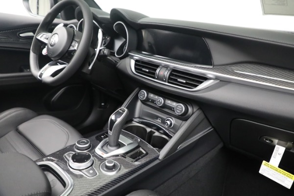 New 2022 Alfa Romeo Stelvio Quadrifoglio for sale $79,290 at Rolls-Royce Motor Cars Greenwich in Greenwich CT 06830 20