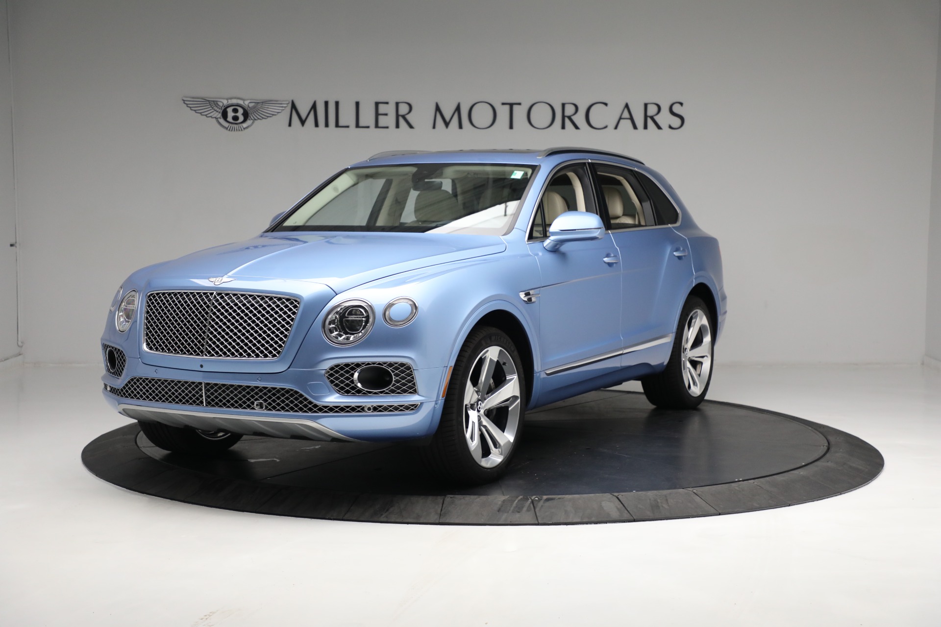 Used 2018 Bentley Bentayga W12 Signature for sale Sold at Rolls-Royce Motor Cars Greenwich in Greenwich CT 06830 1