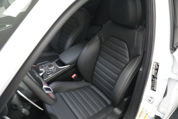 New 2023 Alfa Romeo Giulia Estrema for sale $55,610 at Rolls-Royce Motor Cars Greenwich in Greenwich CT 06830 11
