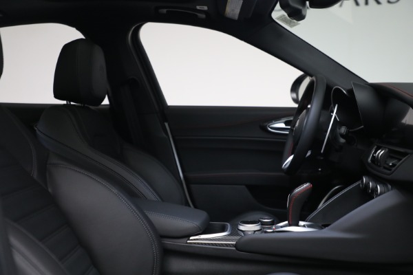 New 2023 Alfa Romeo Giulia Estrema for sale $55,610 at Rolls-Royce Motor Cars Greenwich in Greenwich CT 06830 15