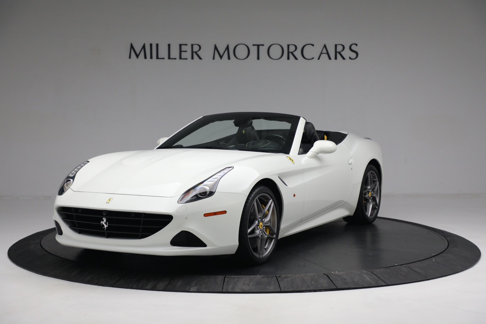 Used 2015 Ferrari California T for sale $157,900 at Rolls-Royce Motor Cars Greenwich in Greenwich CT 06830 1