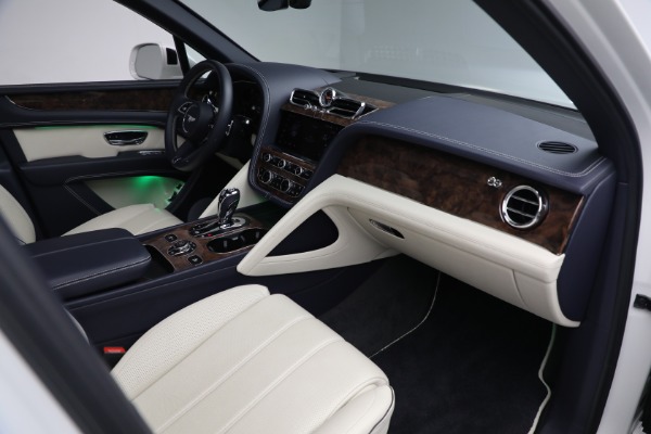 Used 2021 Bentley Bentayga Hybrid Hybrid for sale $189,900 at Rolls-Royce Motor Cars Greenwich in Greenwich CT 06830 24