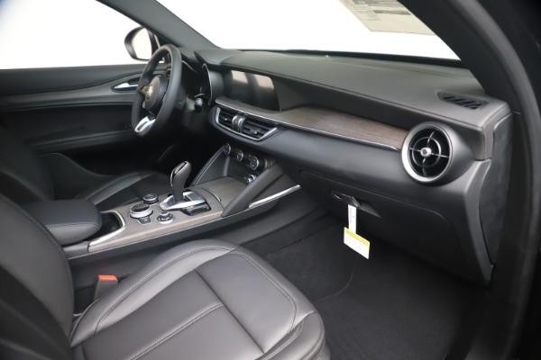 New 2023 Alfa Romeo Stelvio Ti for sale $58,505 at Rolls-Royce Motor Cars Greenwich in Greenwich CT 06830 21