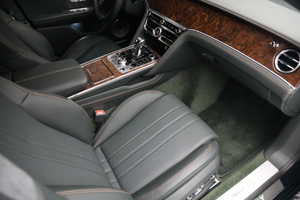 New 2022 Bentley Flying Spur Hybrid for sale $238,900 at Rolls-Royce Motor Cars Greenwich in Greenwich CT 06830 27