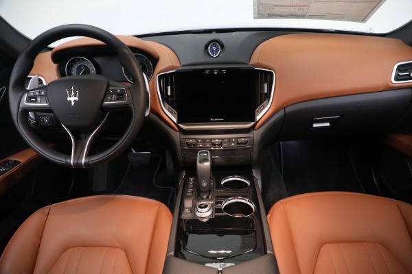 New 2023 Maserati Ghibli Modena Q4 for sale Sold at Rolls-Royce Motor Cars Greenwich in Greenwich CT 06830 17