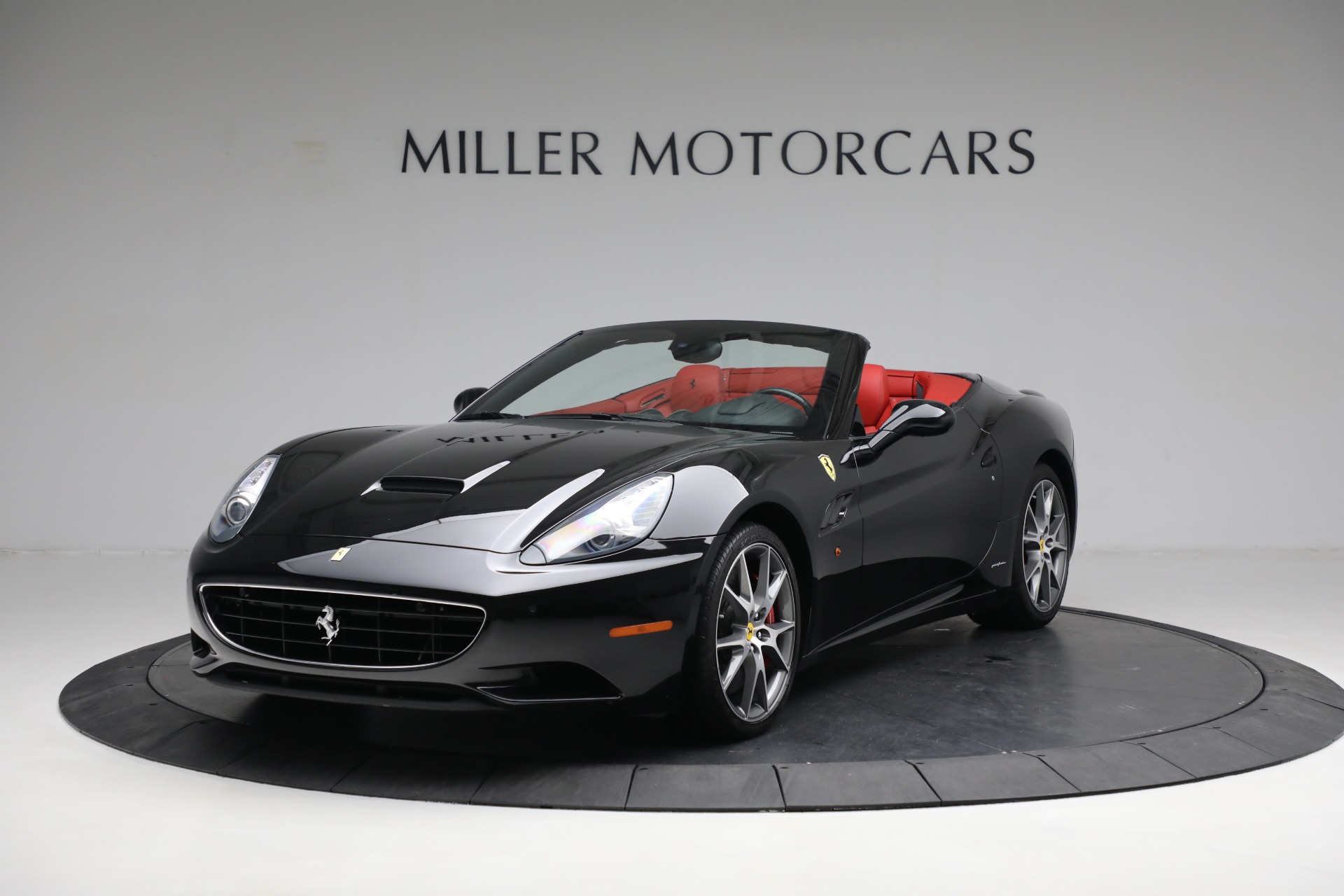 Used 2013 Ferrari California 30 for sale $134,900 at Rolls-Royce Motor Cars Greenwich in Greenwich CT 06830 1