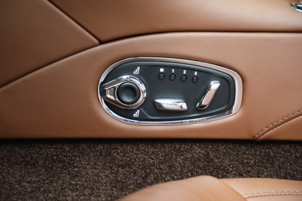 Used 2019 Aston Martin DB11 V8 for sale $129,900 at Rolls-Royce Motor Cars Greenwich in Greenwich CT 06830 22