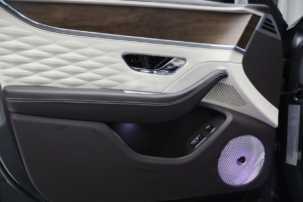Used 2022 Bentley Flying Spur W12 for sale $249,900 at Rolls-Royce Motor Cars Greenwich in Greenwich CT 06830 18