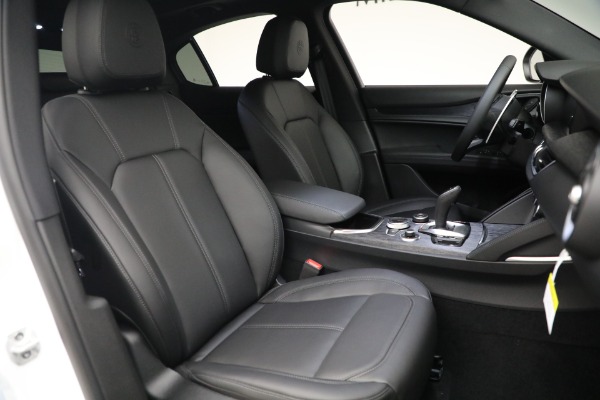 New 2023 Alfa Romeo Stelvio Sprint for sale $51,665 at Rolls-Royce Motor Cars Greenwich in Greenwich CT 06830 24