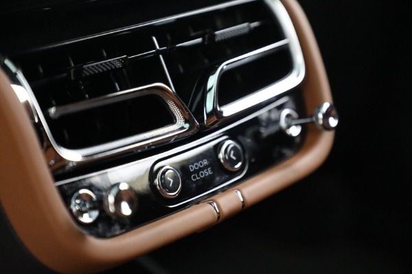 New 2023 Bentley Bentayga EWB Azure V8 for sale $274,655 at Rolls-Royce Motor Cars Greenwich in Greenwich CT 06830 25