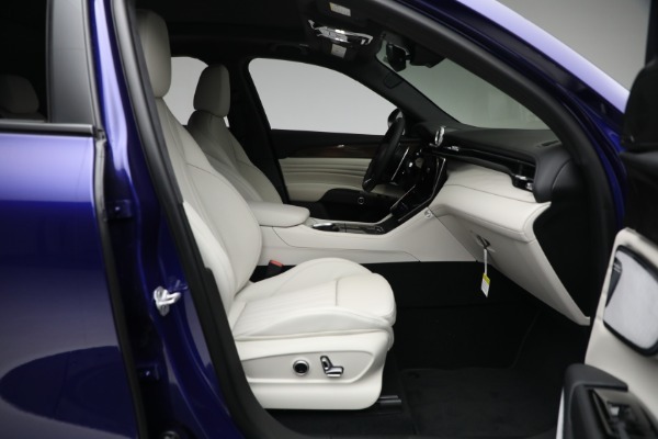 New 2023 Maserati Grecale Modena for sale $71,384 at Rolls-Royce Motor Cars Greenwich in Greenwich CT 06830 14