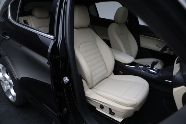 New 2023 Alfa Romeo Stelvio Ti Lusso for sale $59,275 at Rolls-Royce Motor Cars Greenwich in Greenwich CT 06830 14
