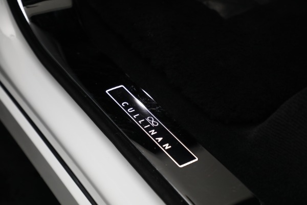 Used 2022 Rolls-Royce Black Badge Cullinan for sale $399,900 at Rolls-Royce Motor Cars Greenwich in Greenwich CT 06830 19
