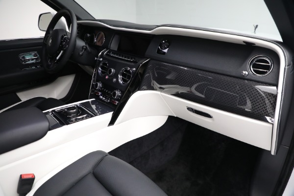 Used 2022 Rolls-Royce Black Badge Cullinan for sale $399,900 at Rolls-Royce Motor Cars Greenwich in Greenwich CT 06830 26