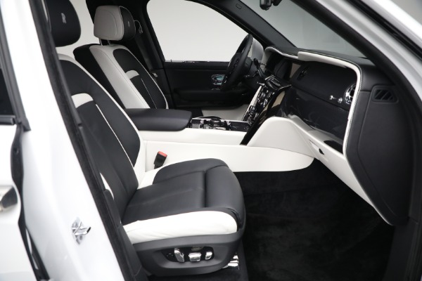 Used 2022 Rolls-Royce Black Badge Cullinan for sale $399,900 at Rolls-Royce Motor Cars Greenwich in Greenwich CT 06830 27