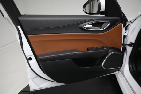 Used 2019 Alfa Romeo Giulia for sale $27,900 at Rolls-Royce Motor Cars Greenwich in Greenwich CT 06830 17