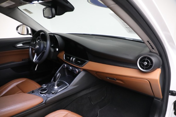 Used 2019 Alfa Romeo Giulia for sale $27,900 at Rolls-Royce Motor Cars Greenwich in Greenwich CT 06830 18