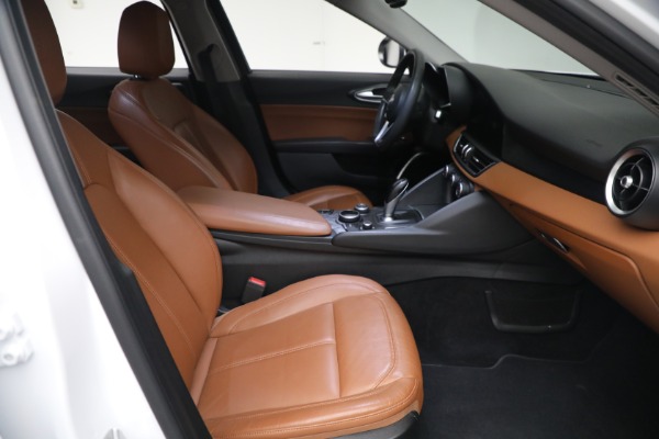 Used 2019 Alfa Romeo Giulia for sale $27,900 at Rolls-Royce Motor Cars Greenwich in Greenwich CT 06830 19