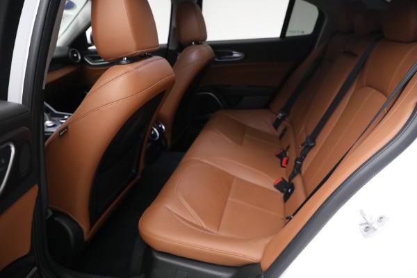 Used 2019 Alfa Romeo Giulia for sale $27,900 at Rolls-Royce Motor Cars Greenwich in Greenwich CT 06830 21