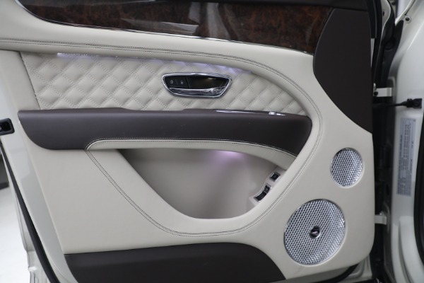 Used 2022 Bentley Bentayga V8 for sale $205,900 at Rolls-Royce Motor Cars Greenwich in Greenwich CT 06830 18