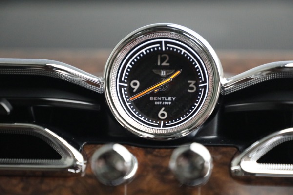 Used 2022 Bentley Bentayga V8 for sale $205,900 at Rolls-Royce Motor Cars Greenwich in Greenwich CT 06830 25