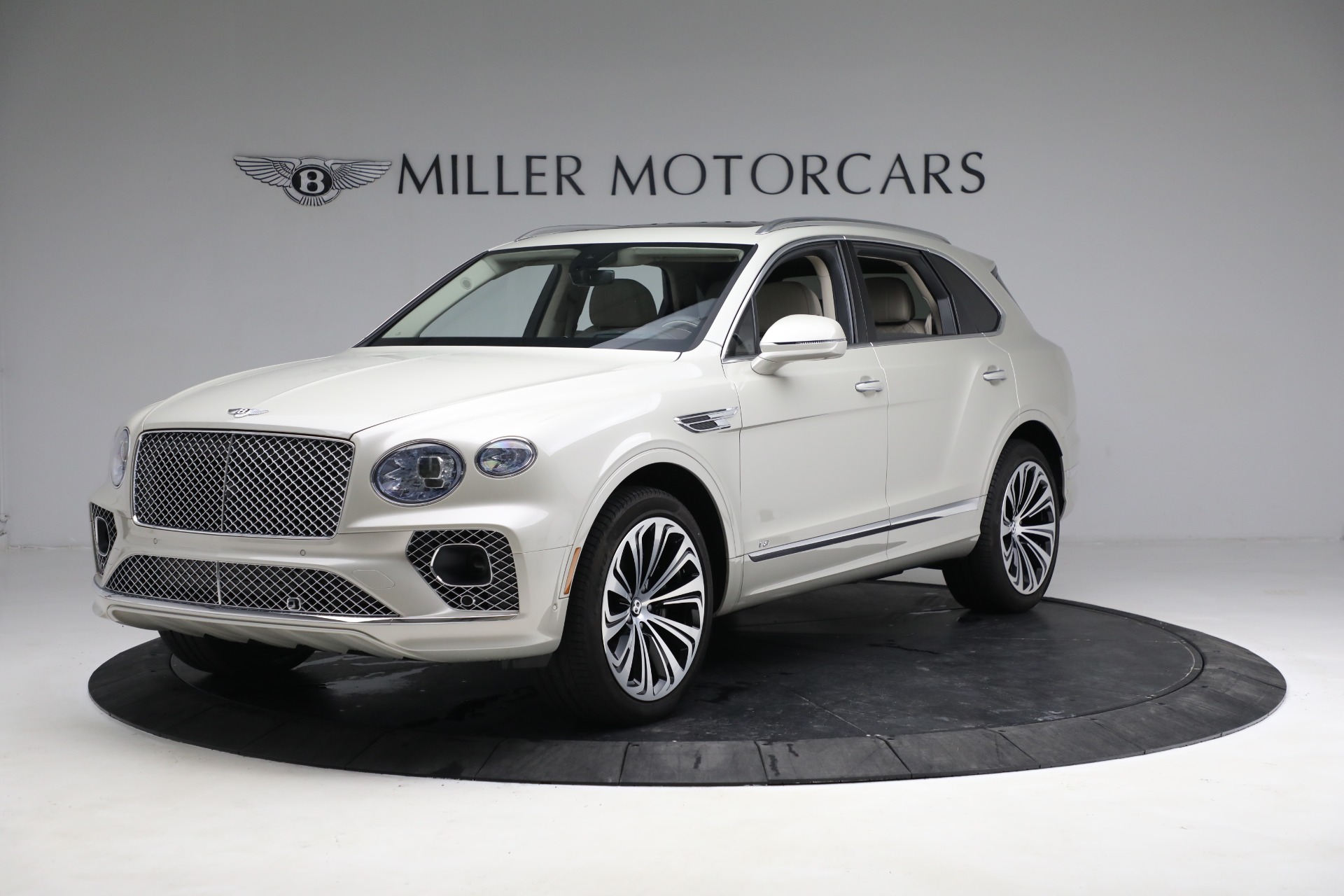 Used 2022 Bentley Bentayga V8 for sale Sold at Rolls-Royce Motor Cars Greenwich in Greenwich CT 06830 1