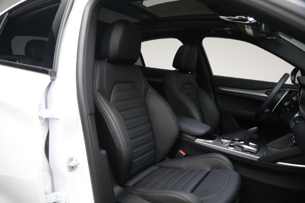 New 2023 Alfa Romeo Stelvio Veloce for sale $54,349 at Rolls-Royce Motor Cars Greenwich in Greenwich CT 06830 19