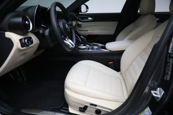 New 2023 Alfa Romeo Giulia Ti Lusso for sale $50,370 at Rolls-Royce Motor Cars Greenwich in Greenwich CT 06830 15