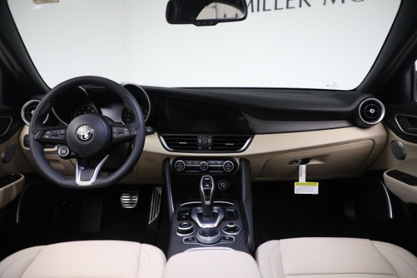 New 2023 Alfa Romeo Giulia Ti Lusso for sale $50,370 at Rolls-Royce Motor Cars Greenwich in Greenwich CT 06830 24