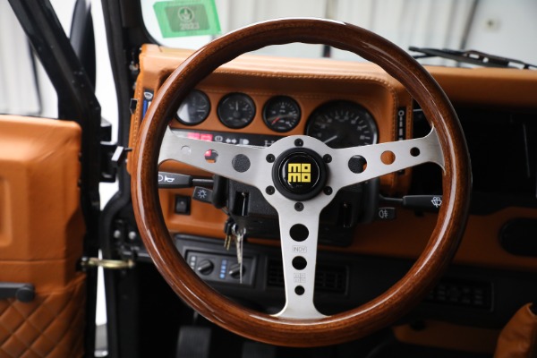 Used 1993 Land Rover Defender 110 for sale $195,900 at Rolls-Royce Motor Cars Greenwich in Greenwich CT 06830 21