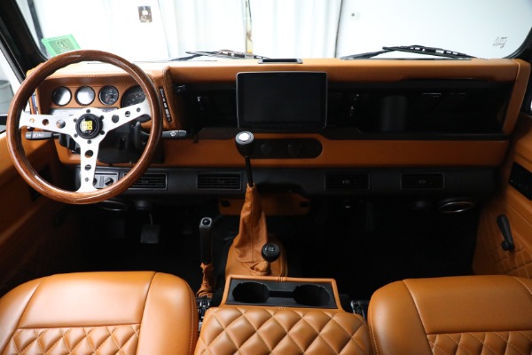 Used 1993 Land Rover Defender 110 for sale $195,900 at Rolls-Royce Motor Cars Greenwich in Greenwich CT 06830 27