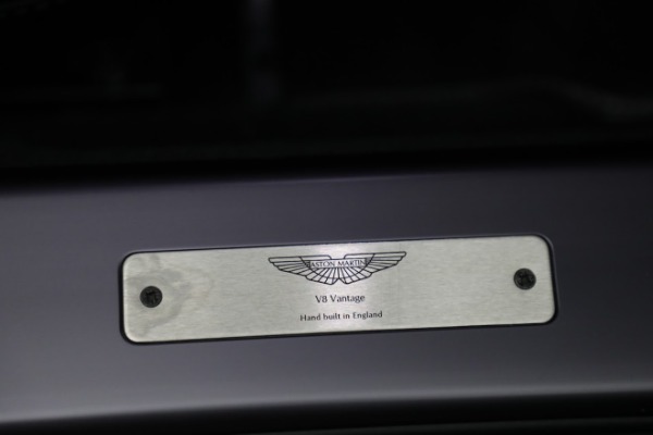 Used 2009 Aston Martin V8 Vantage Roadster for sale $59,900 at Rolls-Royce Motor Cars Greenwich in Greenwich CT 06830 27