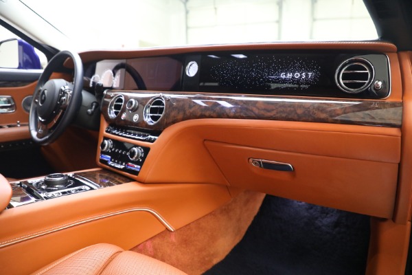 Used 2022 Rolls-Royce Ghost EWB for sale $345,900 at Rolls-Royce Motor Cars Greenwich in Greenwich CT 06830 26