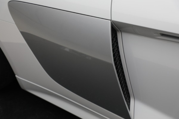 Used 2017 Audi R8 5.2 quattro V10 for sale Sold at Rolls-Royce Motor Cars Greenwich in Greenwich CT 06830 23