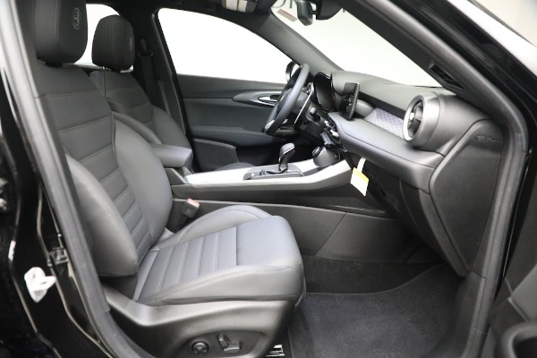New 2024 Alfa Romeo Tonale Ti for sale $53,290 at Rolls-Royce Motor Cars Greenwich in Greenwich CT 06830 15