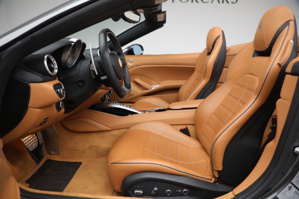 Used 2017 Ferrari California T for sale $151,900 at Rolls-Royce Motor Cars Greenwich in Greenwich CT 06830 16