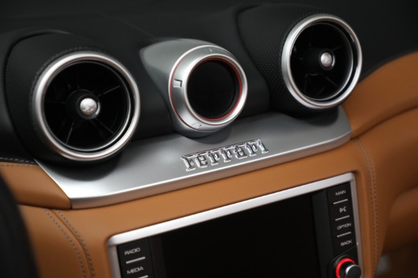 Used 2017 Ferrari California T for sale $151,900 at Rolls-Royce Motor Cars Greenwich in Greenwich CT 06830 26