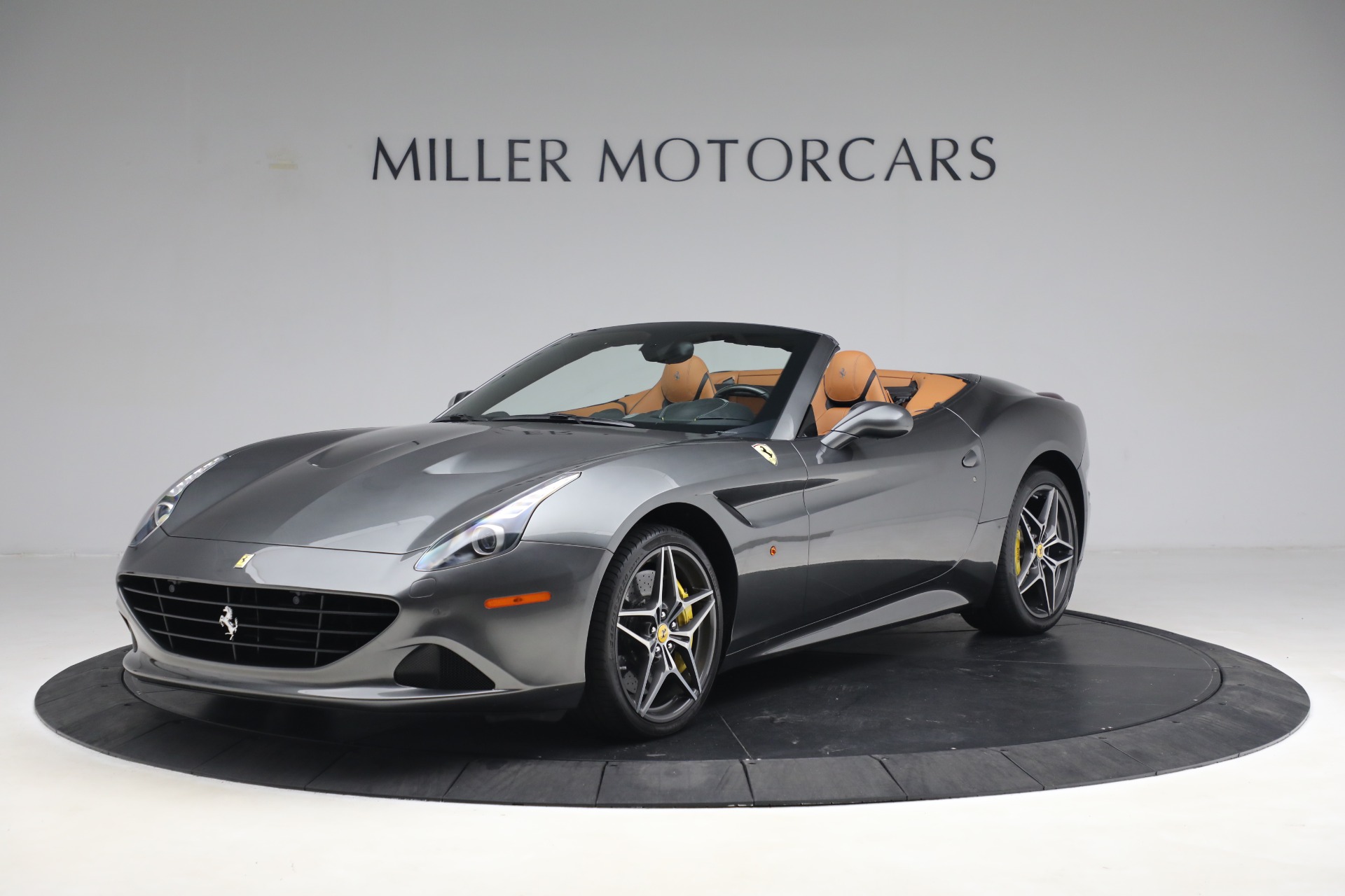 Used 2017 Ferrari California T for sale $151,900 at Rolls-Royce Motor Cars Greenwich in Greenwich CT 06830 1