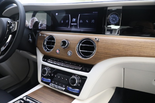 Used 2021 Rolls-Royce Ghost for sale $299,900 at Rolls-Royce Motor Cars Greenwich in Greenwich CT 06830 28