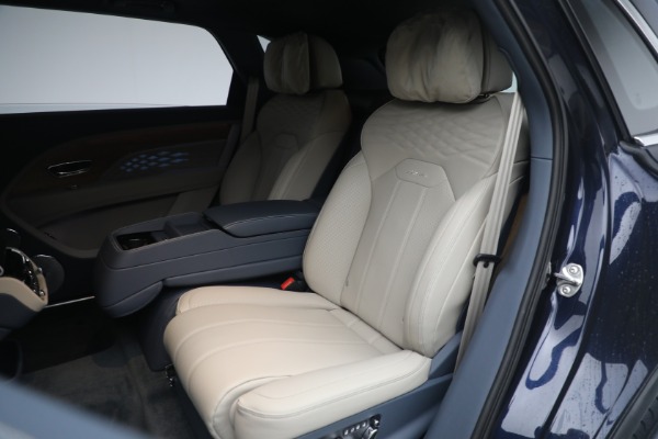 Used 2023 Bentley Bentayga EWB Azure V8 for sale $267,900 at Rolls-Royce Motor Cars Greenwich in Greenwich CT 06830 18