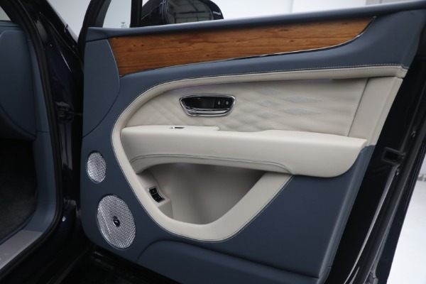 New 2023 Bentley Bentayga EWB Azure V8 for sale $251,900 at Rolls-Royce Motor Cars Greenwich in Greenwich CT 06830 20