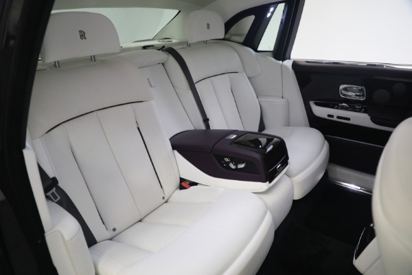 Used 2018 Rolls-Royce Phantom for sale $339,900 at Rolls-Royce Motor Cars Greenwich in Greenwich CT 06830 18