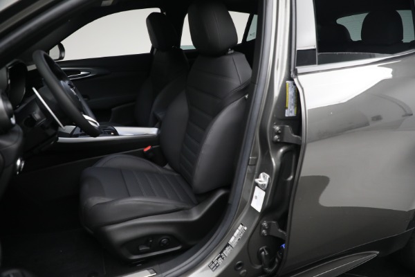 New 2024 Alfa Romeo Tonale Veloce for sale $57,300 at Rolls-Royce Motor Cars Greenwich in Greenwich CT 06830 17