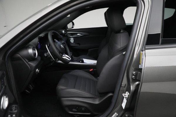 New 2024 Alfa Romeo Tonale Veloce for sale $55,300 at Rolls-Royce Motor Cars Greenwich in Greenwich CT 06830 20