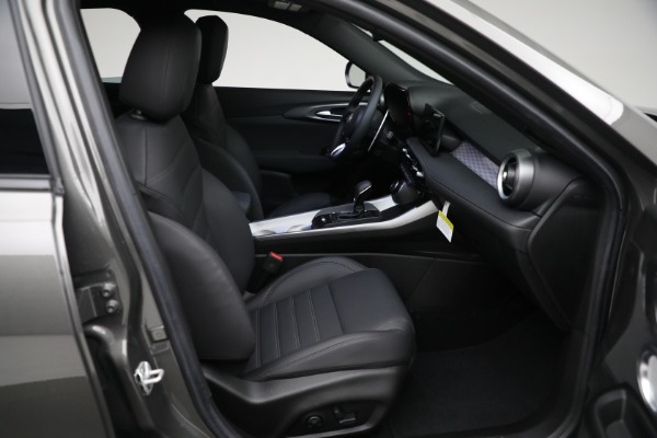 New 2024 Alfa Romeo Tonale Veloce for sale $55,300 at Rolls-Royce Motor Cars Greenwich in Greenwich CT 06830 25